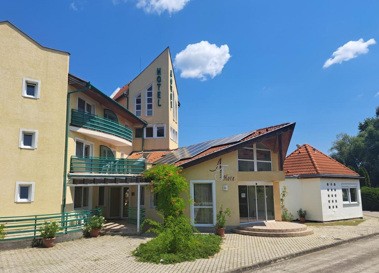 Aqua Therm Hotel ซาลาคาโรส ภายนอก รูปภาพ